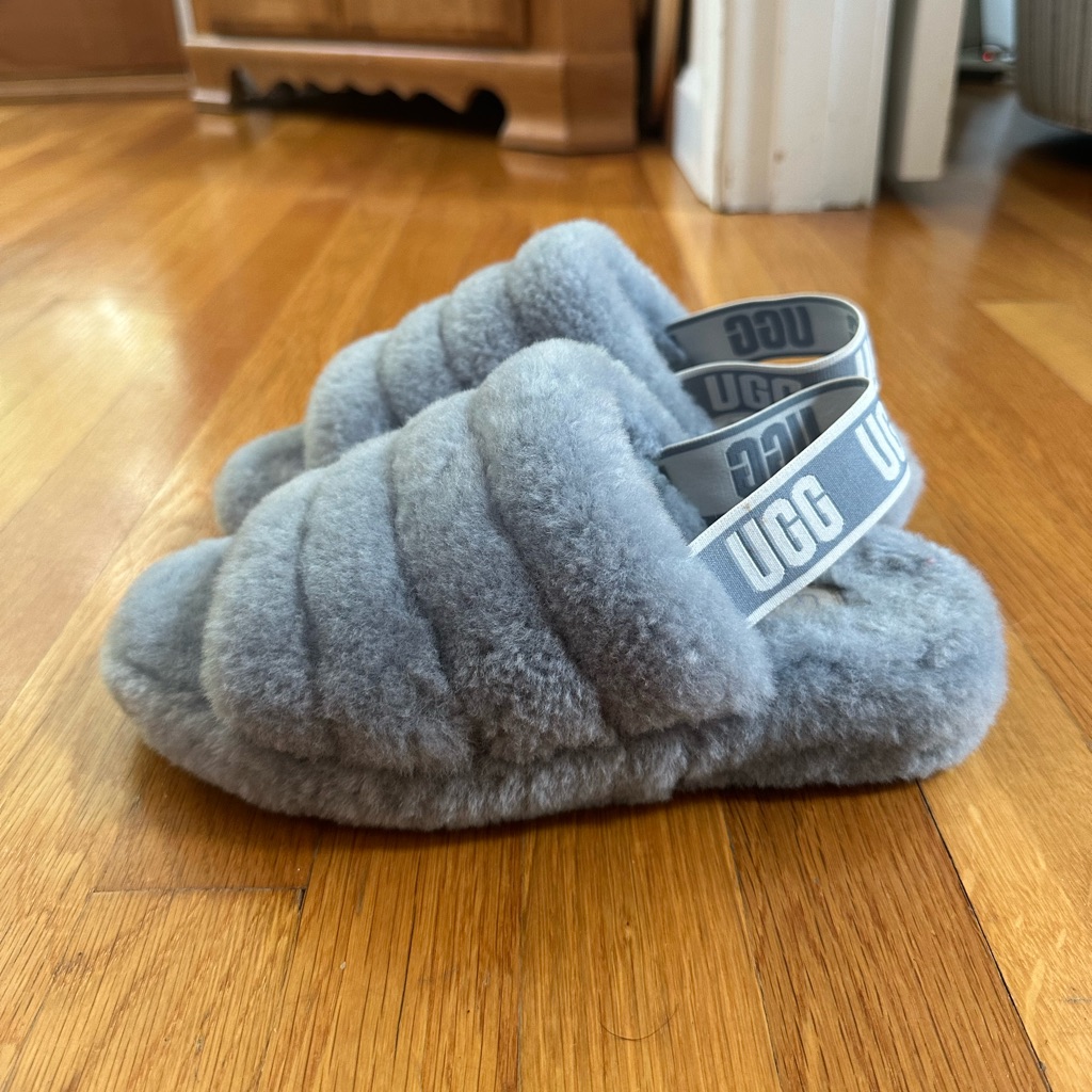 Women’s Ugg ‘Fluff Yeah’ Slippers (Size 8)